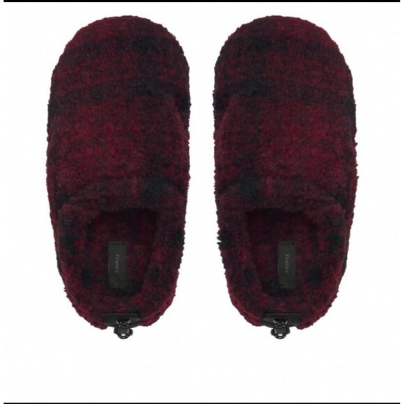 Skims Fleece Unisex Slippers - Picture 1 of 7